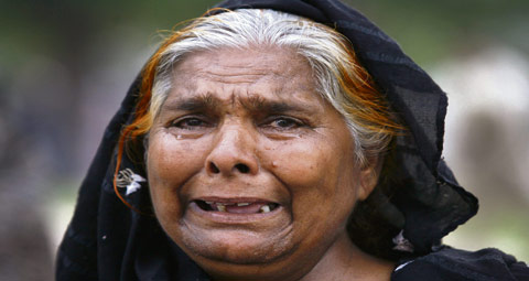 11-PAKISTANI-WOMAN-CRYING