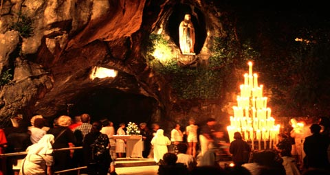 39-LOURDES-GROTTO-AT-NIGHT