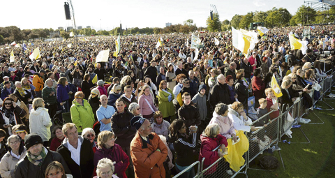 8C-PAPAL-VISIT-CROWDS