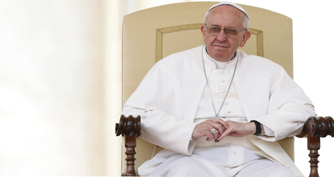 9-POPE-FRANCIS-SEATED