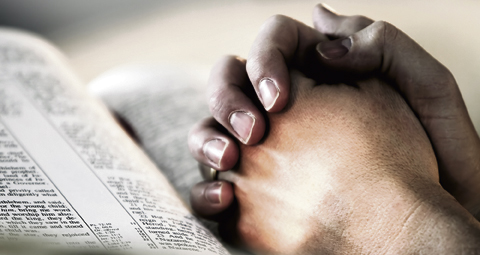 5B-PRAYING-HANDS-ON-BIBLE