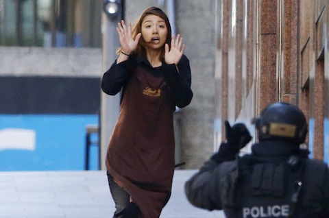Hostage runs towards police officer outside cafe in Sydney