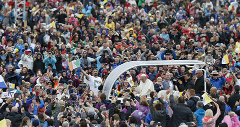 Pope Francis arrives to celebrate Mass at Phoenix Park in Dublin Aug. 26. (CNS photo/Paul Haring) See POPE-DUBLIN-MASS Aug. 26, 2018.