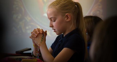 9 SCHOOLCHILD PRAYING (3)